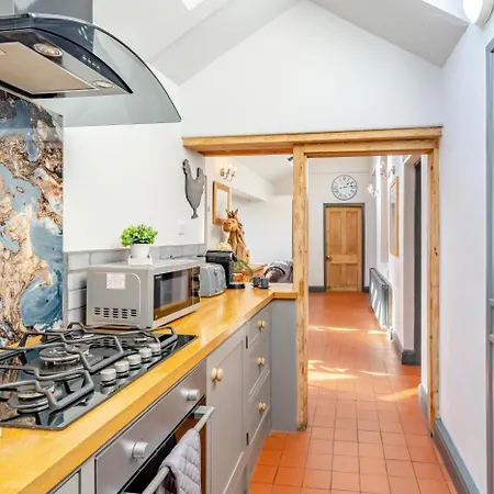 3 Bed In Oc-t30198 Апартаменты