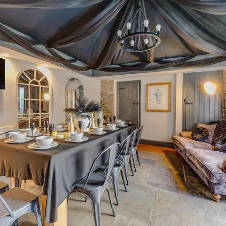 3 Bed In Oc-t30198 Апартаменты Ричмонд