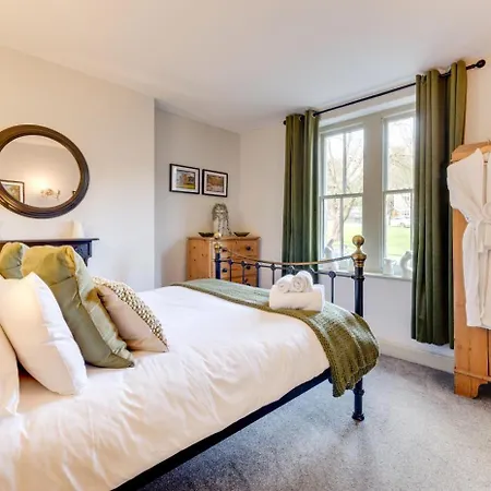 3 Bed In Oc-t30198 * Ричмонд